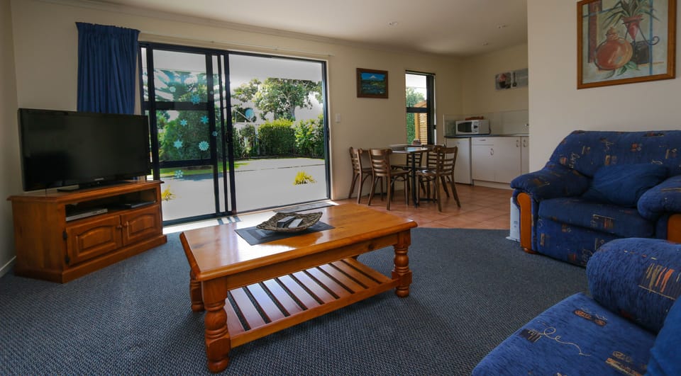 2 Bedroom Premium Unit | Private kitchen | Microwave, coffee/tea maker, electric kettle, toaster
