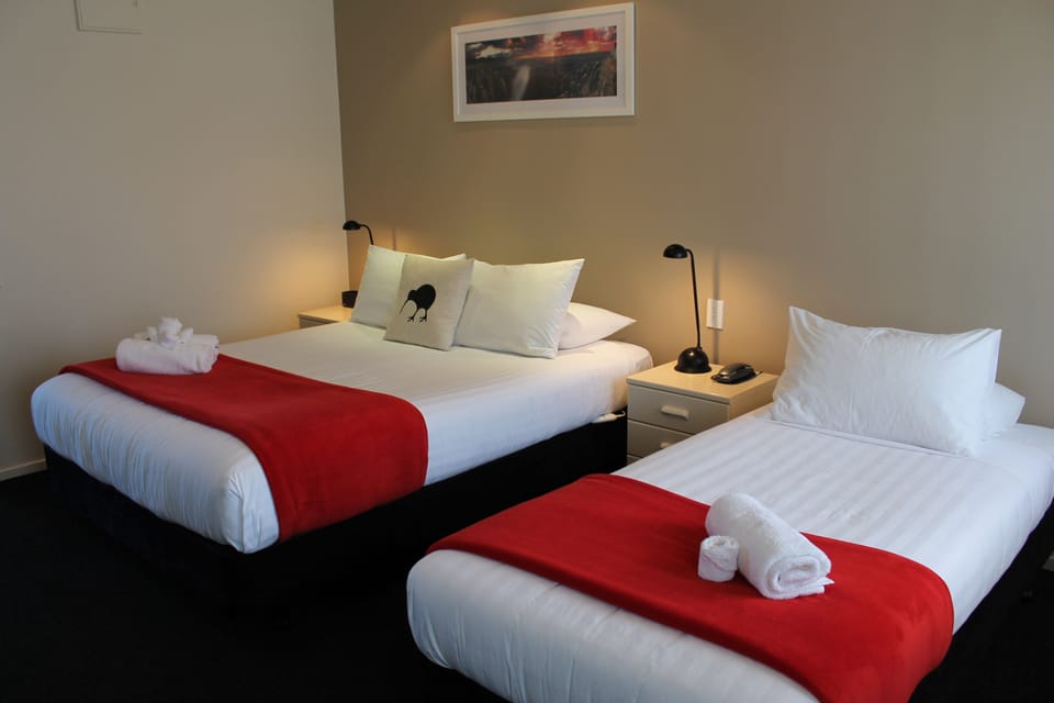 Standard Studio, Kitchenette (Standard Studio) | Blackout drapes, soundproofing, iron/ironing board, WiFi (free)