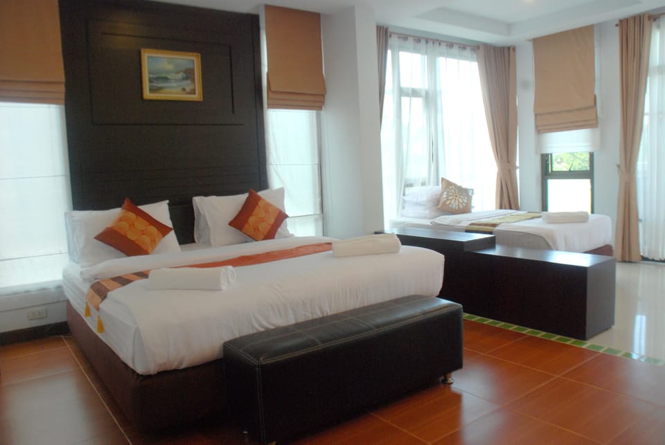 Superior Double Room | Minibar, in-room safe, desk, cribs (free)