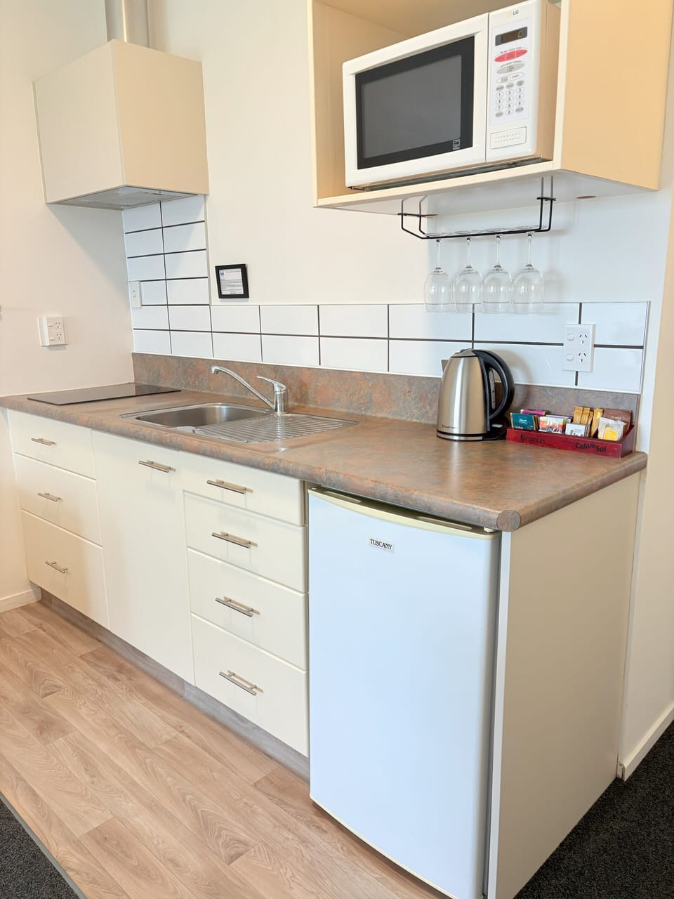 Standard Room, Non Smoking, Kitchenette (Standard One Bedroom) | Private kitchenette | Microwave, coffee/tea maker, electric kettle, toaster