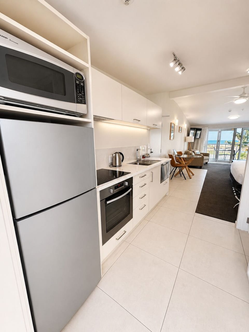 Premium Studio, Non Smoking, Kitchen | Private kitchen | Microwave, coffee/tea maker, electric kettle, toaster