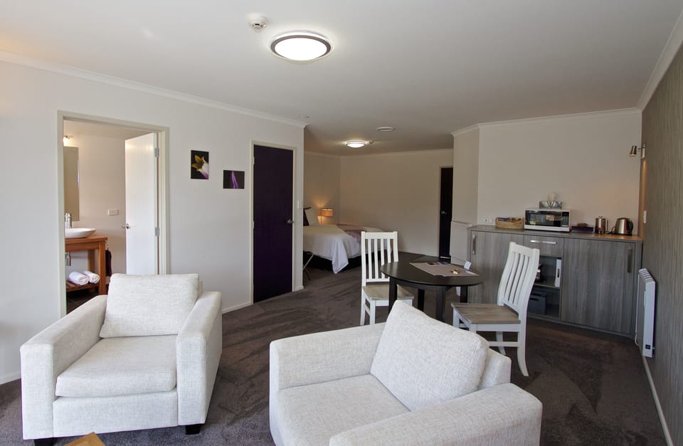 Ruapehu Suite | Living area | Flat-screen TV