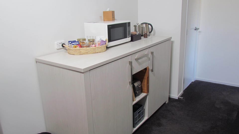 Turoa Suite | Living area | Flat-screen TV