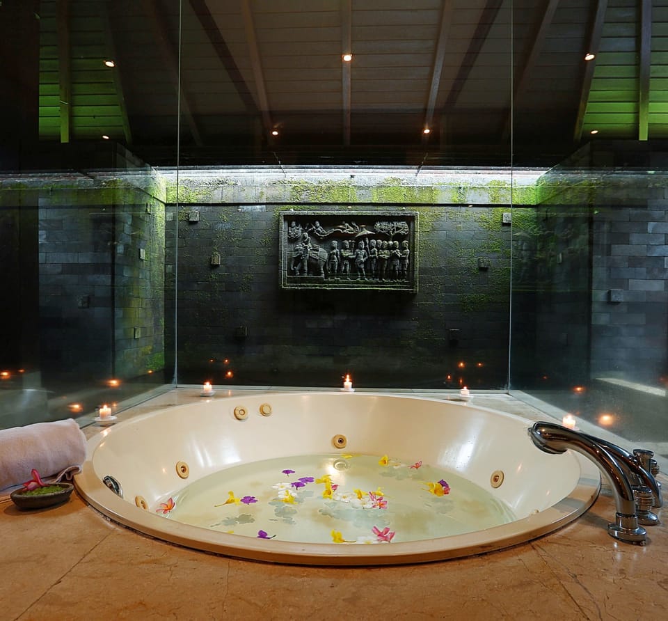 Separate tub and shower, free toiletries, bathrobes, slippers