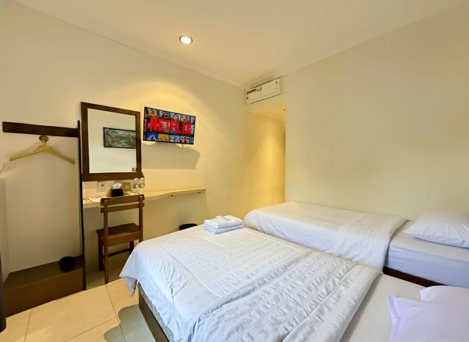Superior Twin Room | Desk, WiFi (free), bed sheets