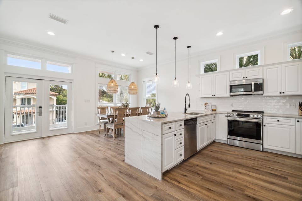 House | Private kitchen | Full-size fridge, microwave, oven, stovetop