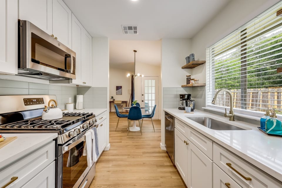 Kitchen and Dining area - Prepare your gourmet meals in this fully remodeled kitchen with your groceries from HEB Grocers (3 Minute Drive),  Whole Foods (3 Minute Drive), or Costco (8 Minute Drive).