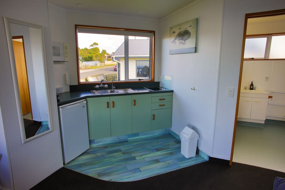 Superior King Studio | Private kitchen | Fridge, microwave, coffee/tea maker, electric kettle