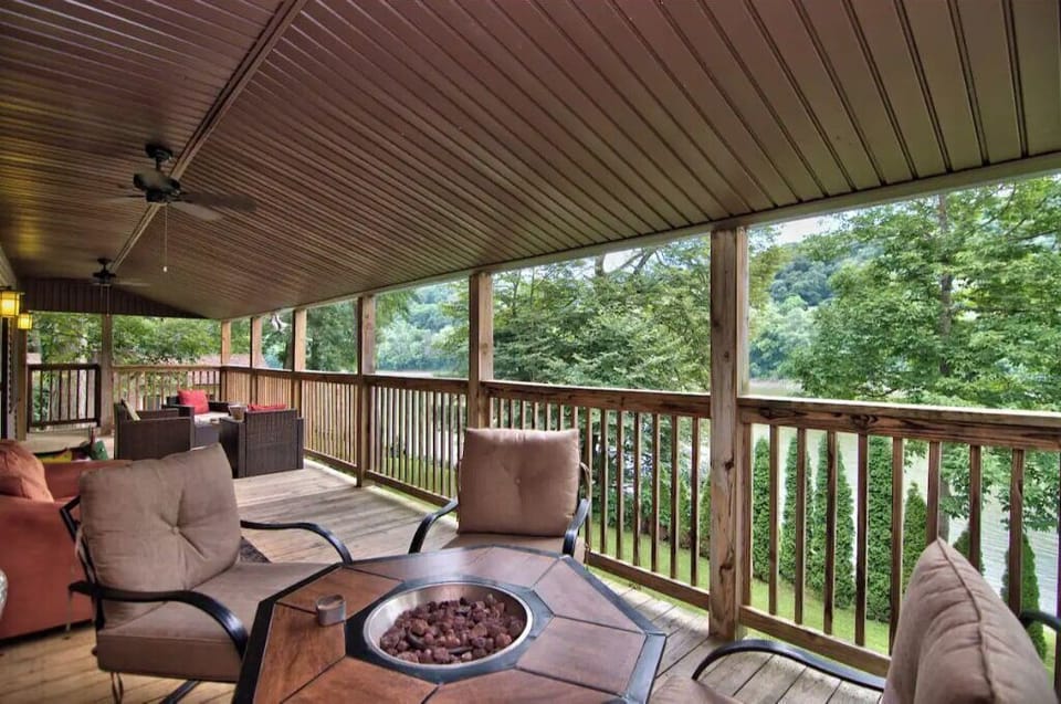 Balcony with firetable