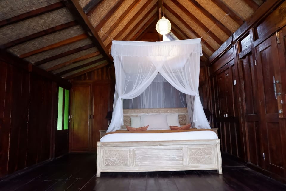 Deluxe Bungalow, Garden View | In-room safe, desk, rollaway beds, free WiFi