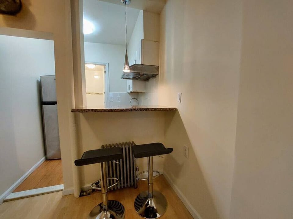 Breakfast Bar to enjoy a quick breakfast and coffee on the go