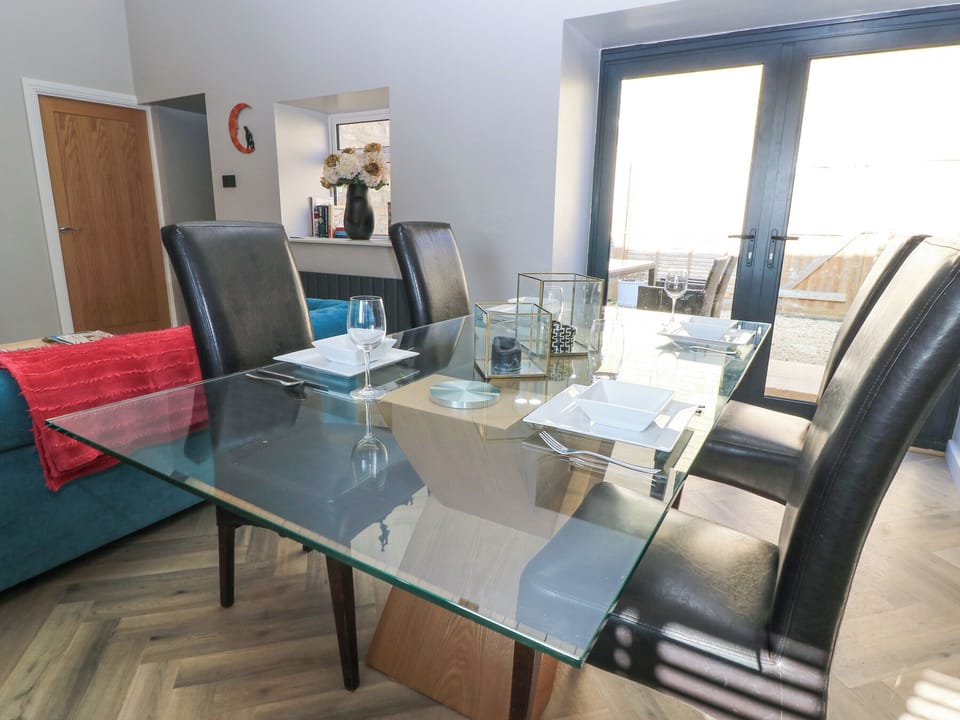 Cottage | Dining