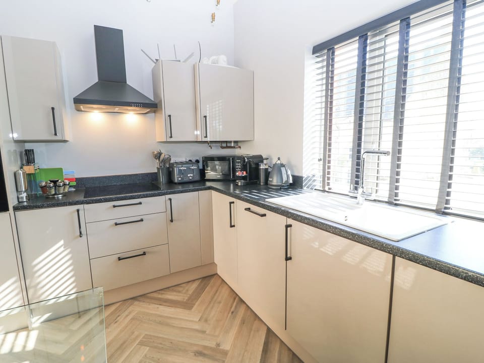 Cottage | Private kitchen | Cookware/dishes/utensils