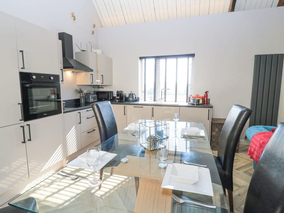 Cottage | Private kitchen | Cookware/dishes/utensils
