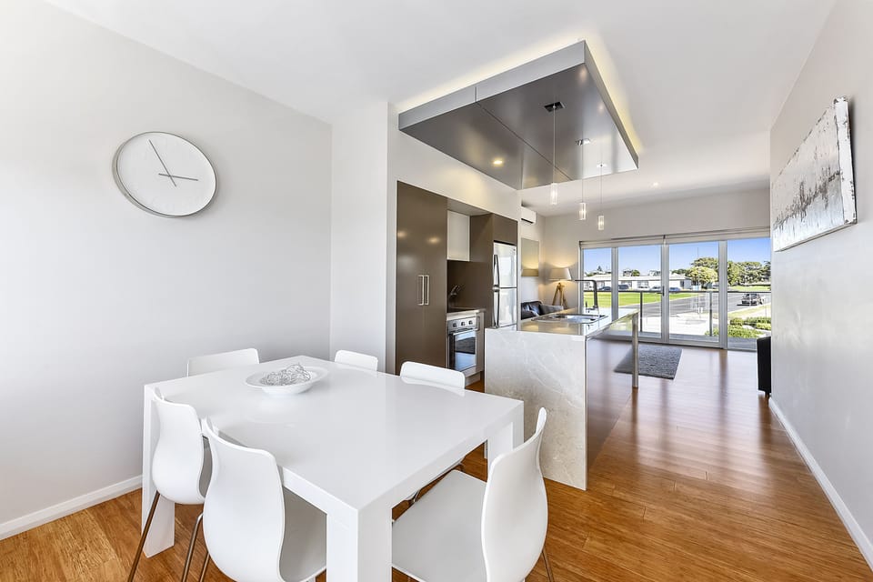 Marina View (2) - 2 bedroom  | Laptop workspace, soundproofing, iron/ironing board, free WiFi