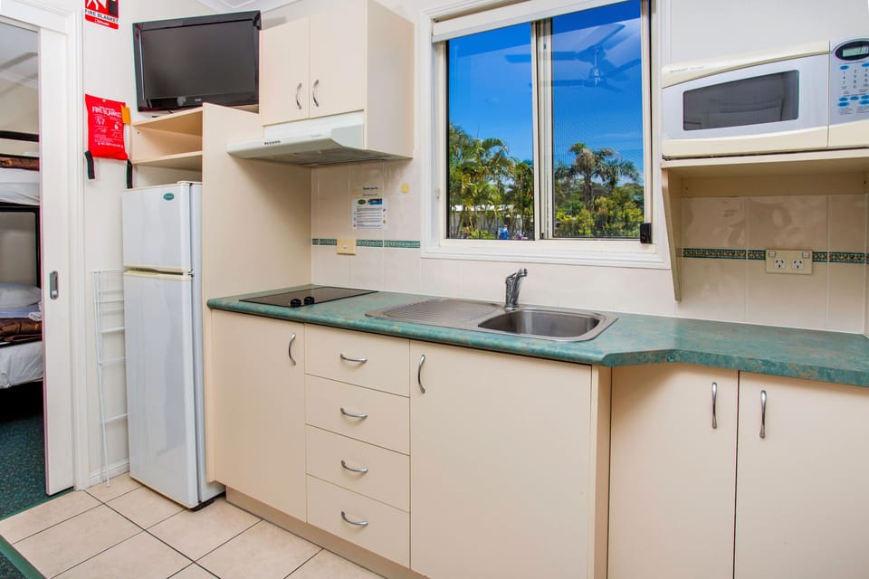 Standard Cabin, 2 Bedrooms, Non Smoking, Kitchenette | Private kitchenette | Coffee/tea maker, microwave, stovetop, cookware/dishes/utensils