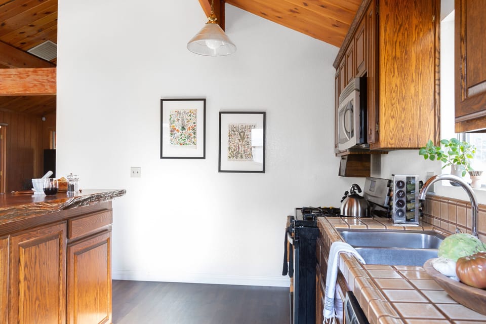 Fully equipped kitchen.