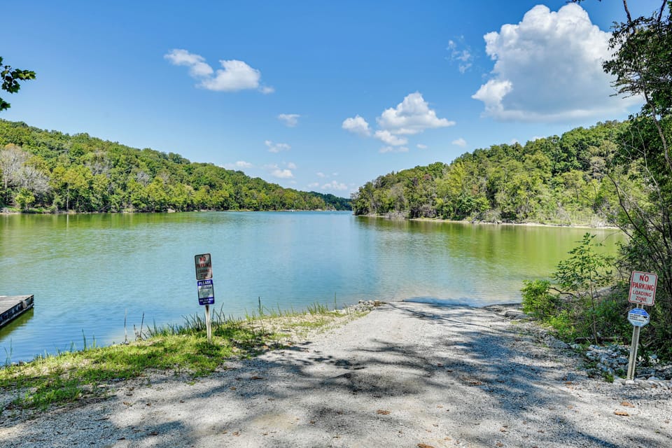 Walk to Community Boat Ramp | ~11 Mi to Nolin Lake State Park