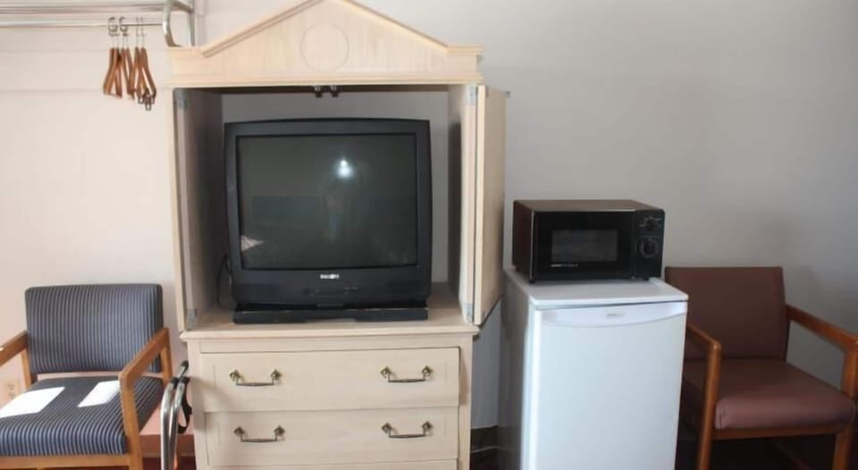 1 bedroom, minibar, desk, iron/ironing board