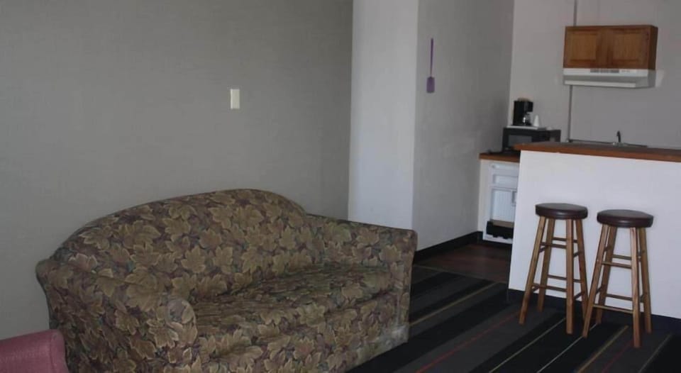 Suite, 1 King Bed, Non Smoking, Kitchenette | 1 bedroom, minibar, desk, iron/ironing board
