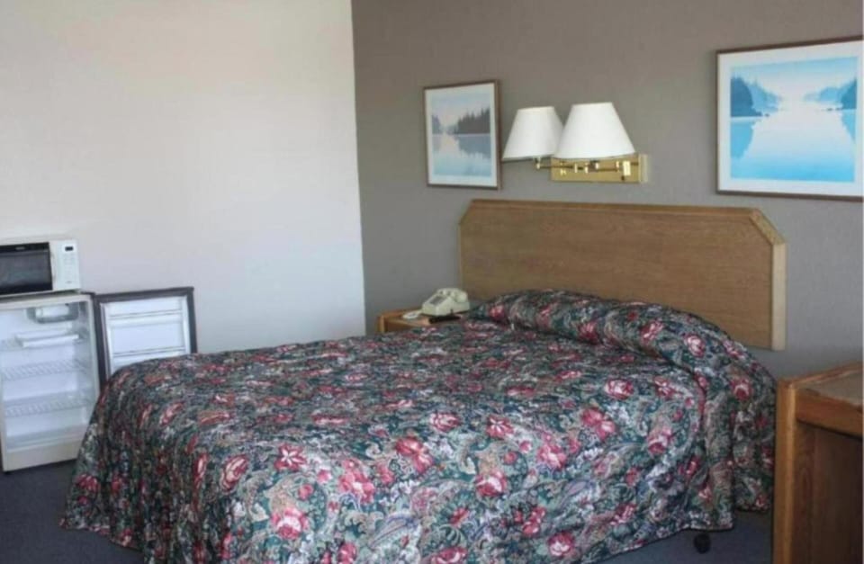 1 bedroom, minibar, desk, iron/ironing board