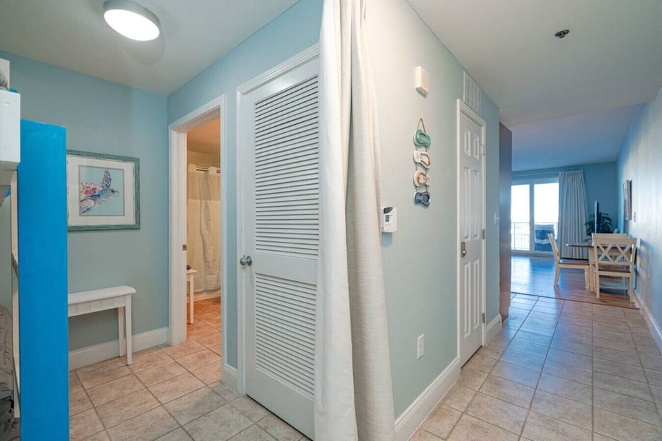 Hallway/Entrance to the Condo