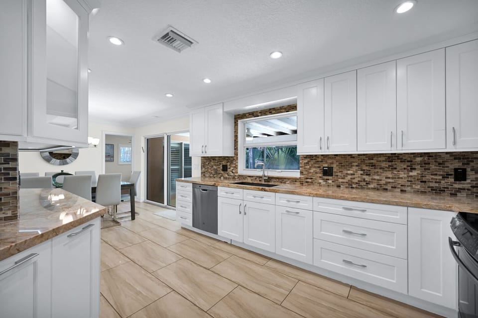 Modern Kitchen 
Fully equipped for your stay