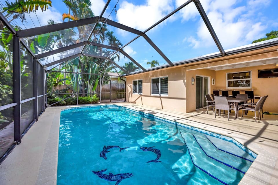 Heated pool with screen and hot tub