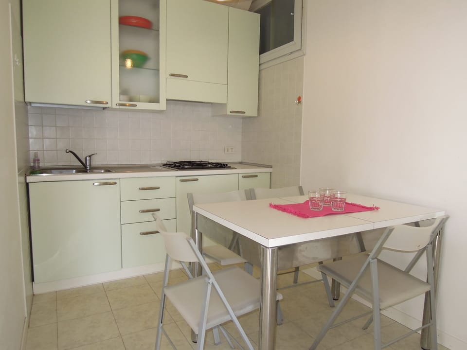 Apartment, 2 Bedrooms, Balcony, Ocean View | Dining room