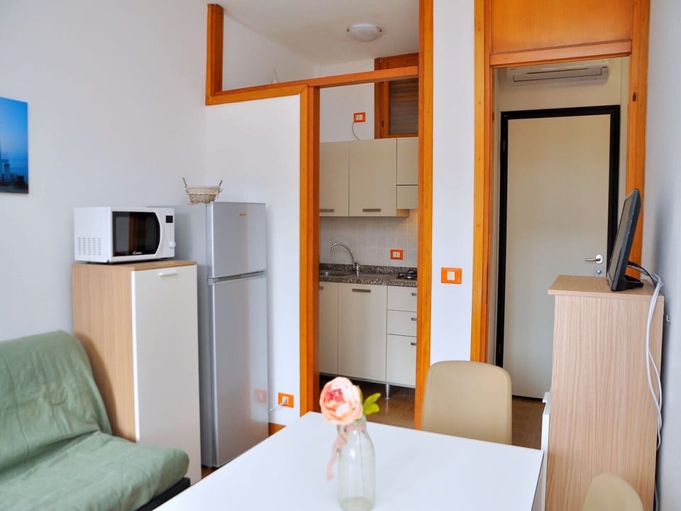 Apartment, 1 Bedroom, Balcony, Garden View | Living area