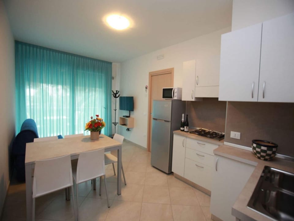 Apartment, 2 Bedrooms, Balcony, Ocean View | Dining room