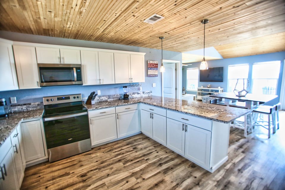 Kitchen & Dining Table