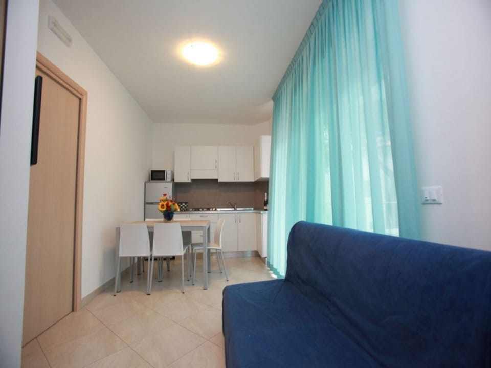 Apartment, 1 Bedroom, Balcony | Dining