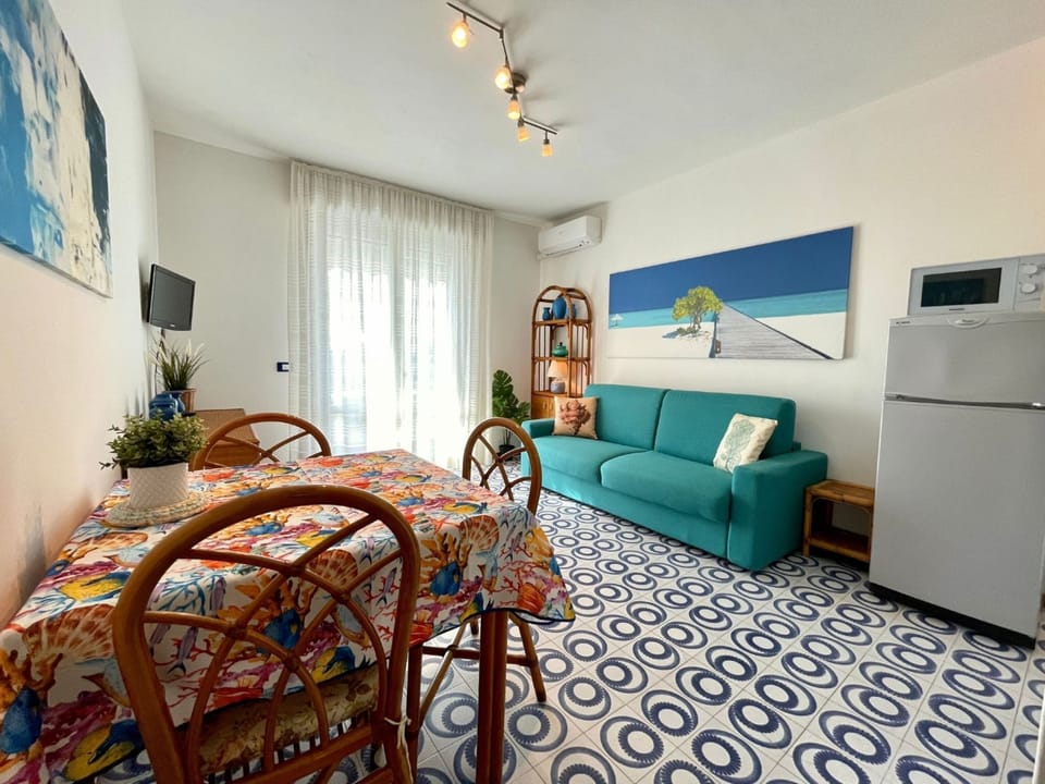 Studio, Balcony, City View | Interior