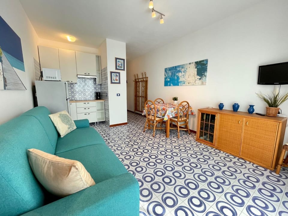 Studio, Balcony, City View | Interior
