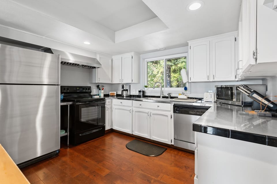 Full kitchen 