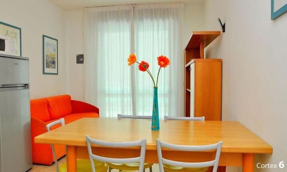 Apartment, 2 Bedrooms, Balcony, City View | Dining