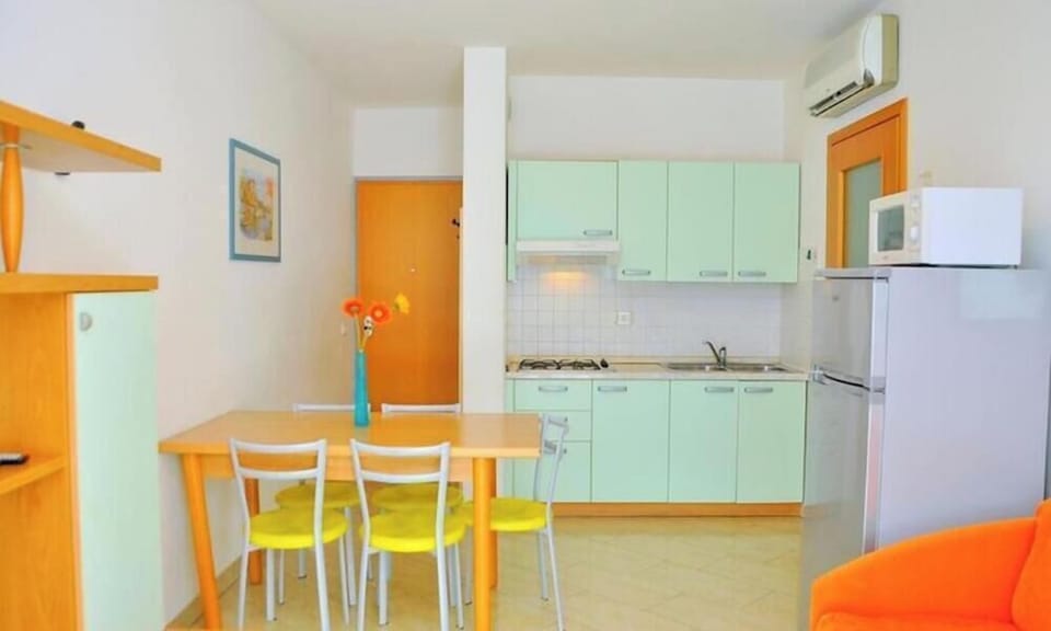 Apartment, 2 Bedrooms, Balcony, City View | Interior