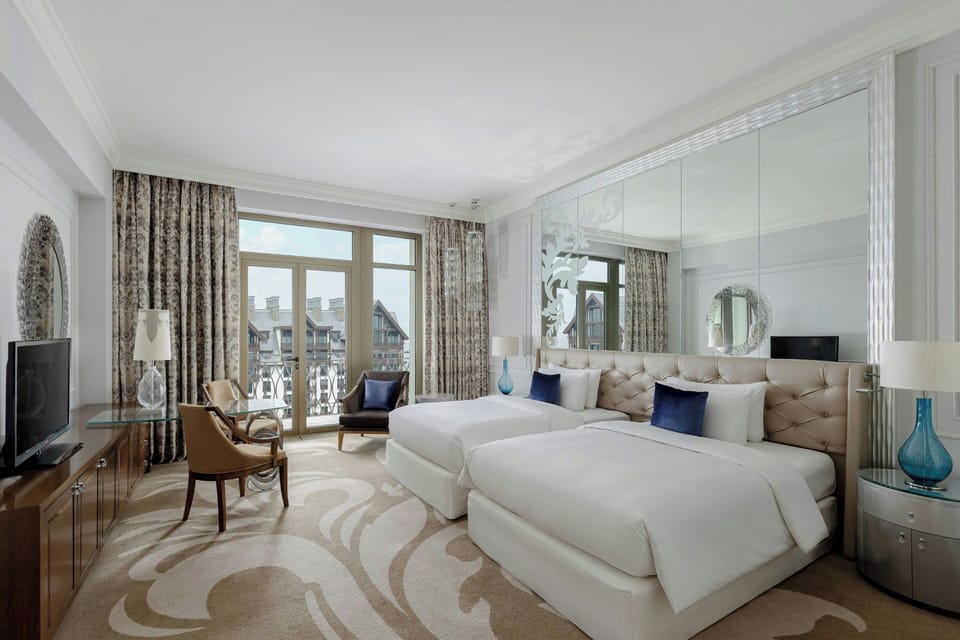 Deluxe Room, Smoking, Resort View | Minibar, in-room safe, desk, soundproofing