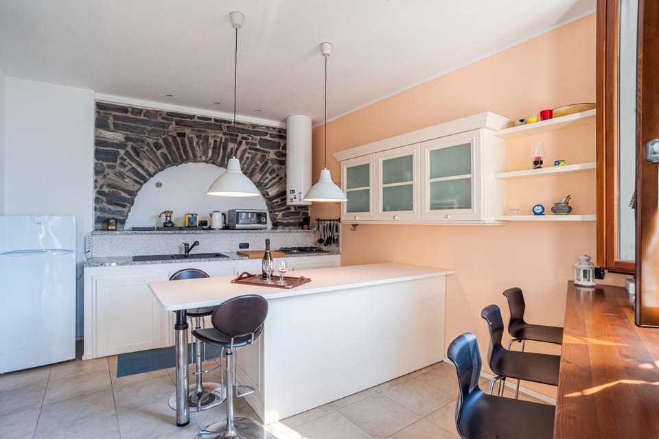 Honeymoon Apartment, 1 Bedroom, 2 Bathrooms, Mountainside (Terrazzo di Moltrasio) | Private kitchen