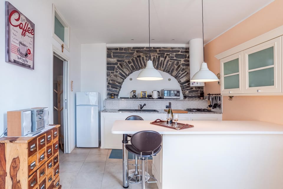 Honeymoon Apartment, 1 Bedroom, 2 Bathrooms, Mountainside (Terrazzo di Moltrasio) | Private kitchen