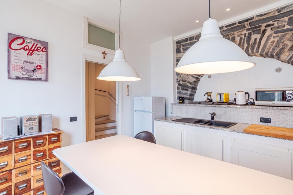 Honeymoon Apartment, 1 Bedroom, 2 Bathrooms, Mountainside (Terrazzo di Moltrasio) | Private kitchen