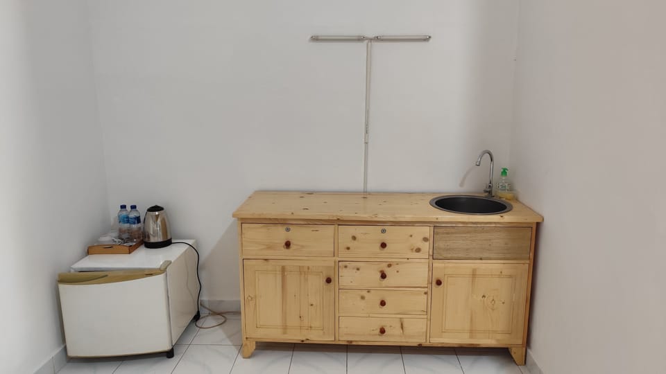 Standard Twin Room | Private kitchen | Fridge, electric kettle