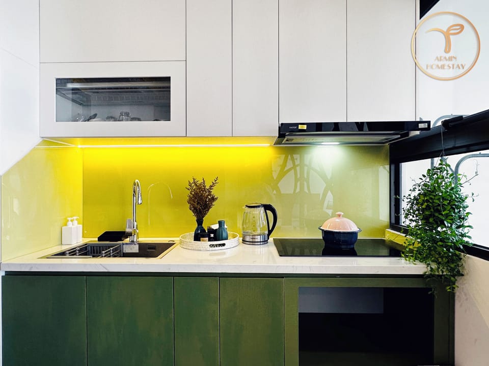 Panoramic Studio Suite | Private kitchen | Full-size fridge, stovetop, cookware/dishes/utensils, cleaning supplies