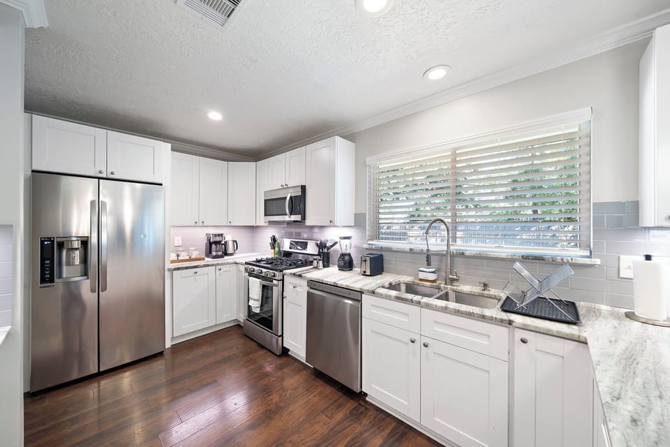 Fridge dispenses water and ice! Stainless steel appliances. 