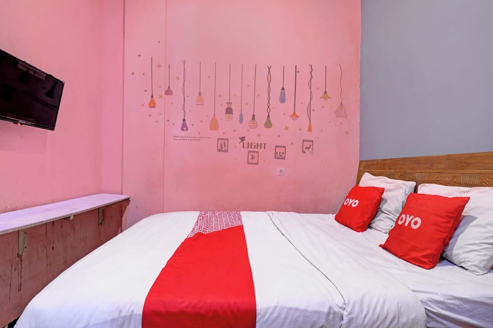 Deluxe Double Room | Laptop workspace, free WiFi, bed sheets