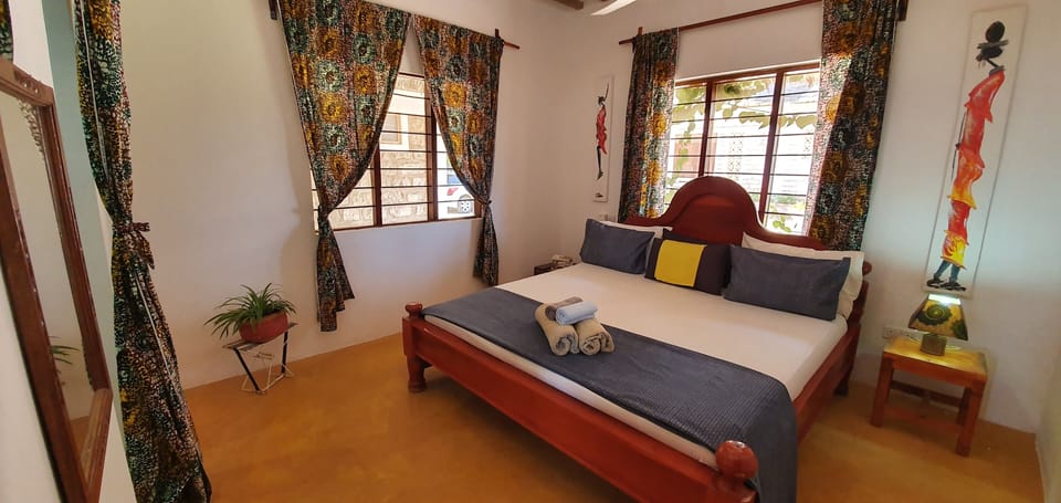 2 bedrooms, down comforters, in-room safe, blackout drapes