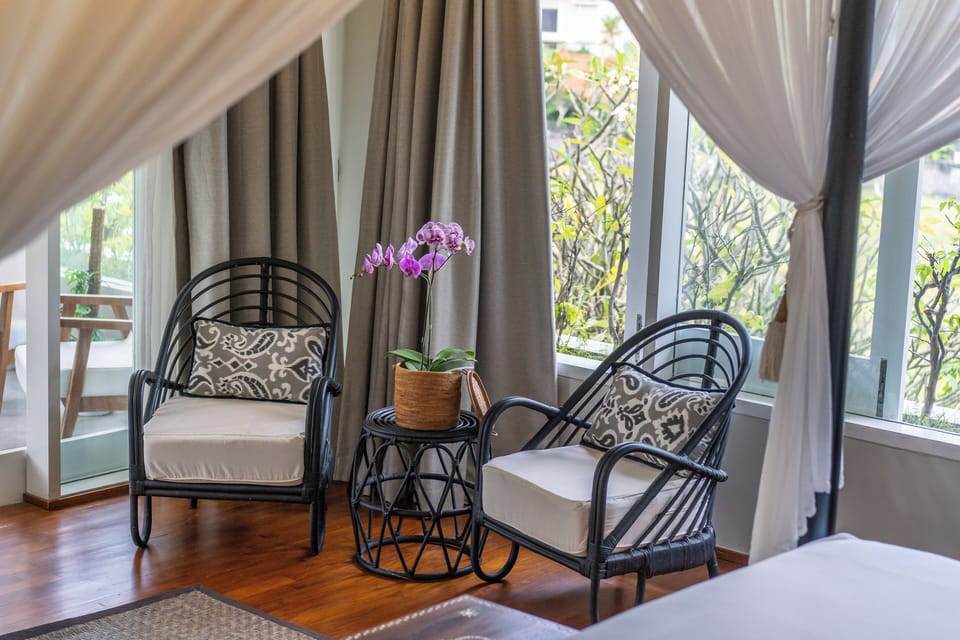 4 bedrooms, in-room safe, desk