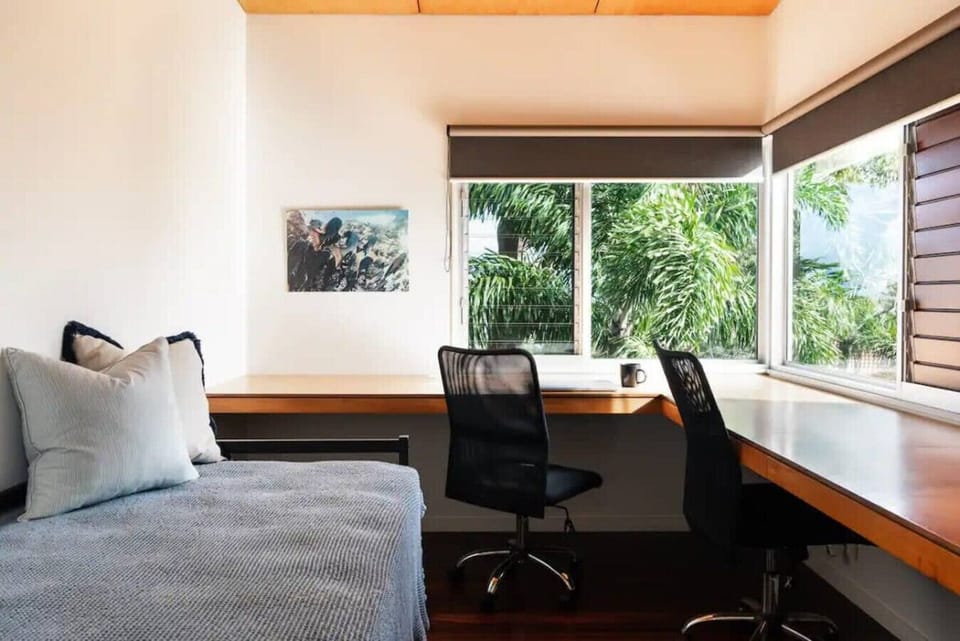 Private study with desk and WiFi. Daybed available as an extra single bed. Conveniently located next to the kitchen.