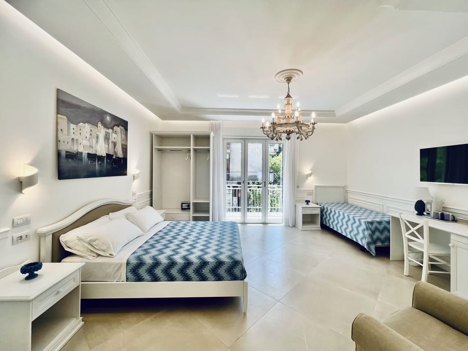 Superior Room | Desk, soundproofing, free WiFi, bed sheets